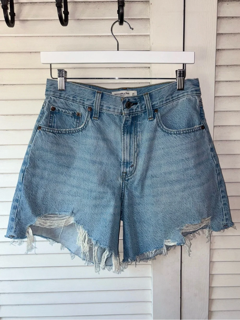 Abercrombie & Fitch The Loose Short High Rise Distressed Denim Shorts Size 27 - Picture 2 of 6